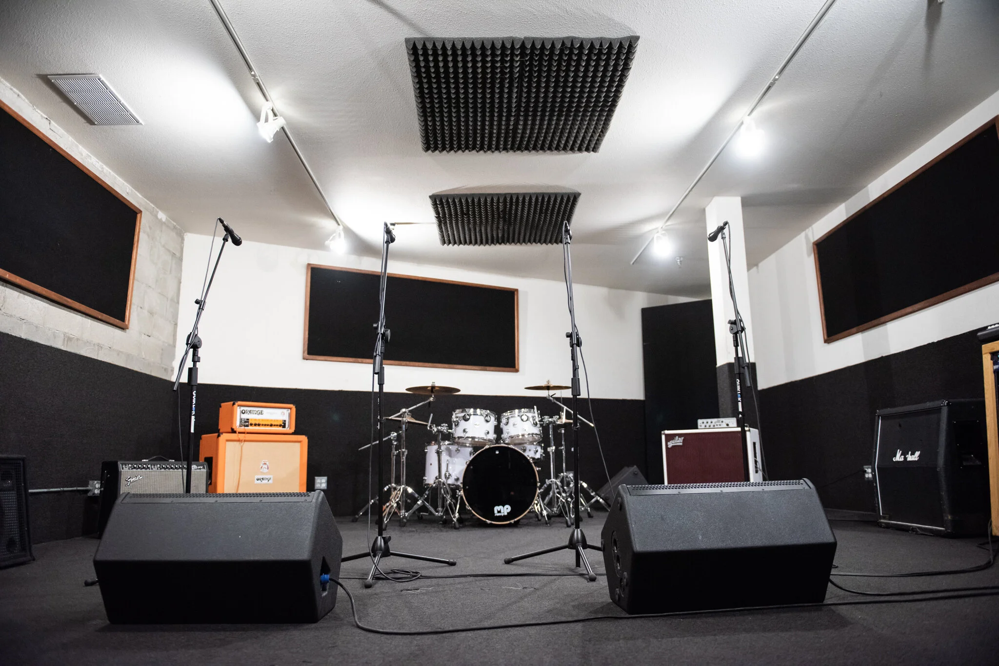 STUDIO 6 — AMP